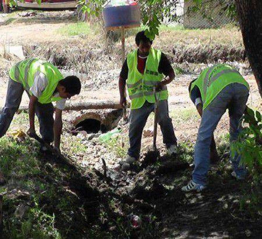 Familias de evacuados vuelven a sus casas