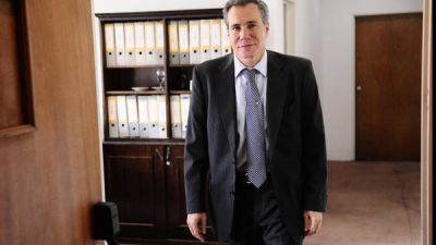 El arma se habr�a disparado a m�s de 15 cm de la cabeza