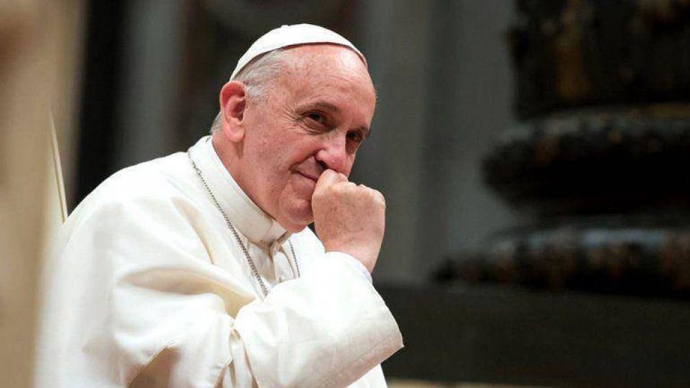 El papa Francisco pide a las familias dejar el Twitter y volver a hablar
