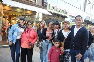 Los turistas satisfechos con las bondades de la ciudad, los precios y atracciones