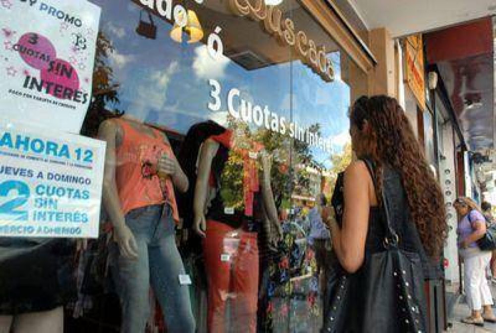 En los negocios que venden ropa hablan de un verano 
