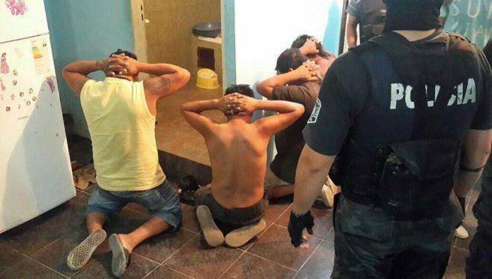 EN DIFERENTES ALLANAMIENTOS EN VALENTIN ALSINA SE SECUESTRARON ARMAS Y CELULARES QUE SE UTILIZABAN PARA DELINQUIR EN LANUS
