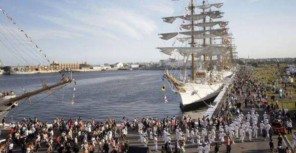 M�s de 300 mil personas ya visitaron �Verano de Emociones� en la Base Naval