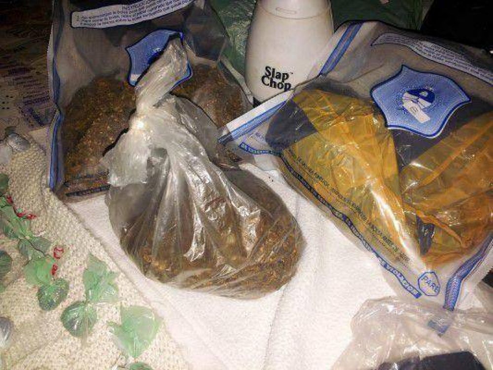 DESARTICULARON BANDA QUE VEND�A MARIHUANA EN NECOCHEA