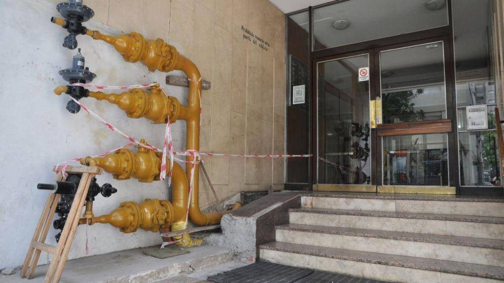 De los 45 edificios con cortes de gas en la ciudad, hasta ahora reconectaron 7