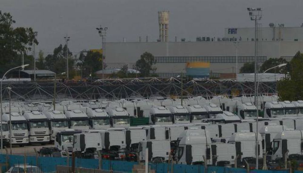 Automotrices desvincularon a casi 400 trabajadores