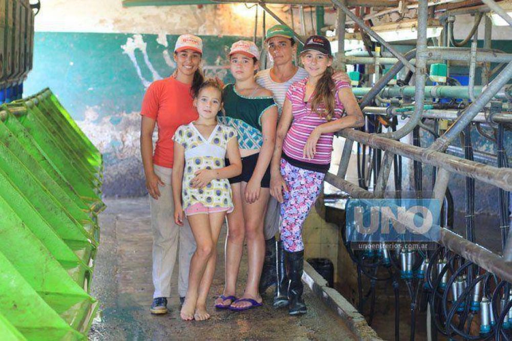 Familia de mujeres decididas que llevan adelante un tambo