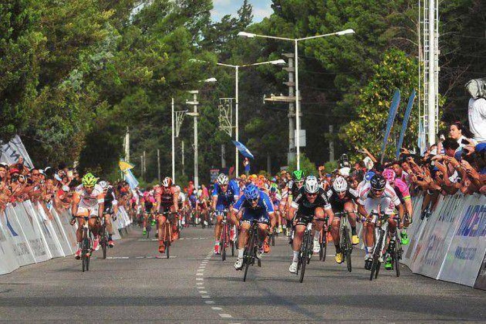 Cavendish se tom� revancha pero la carrera fue para el �Dani� D�az