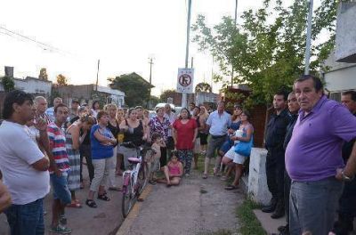 Vecinos protestaron por la inseguridad en medio de un exagerado operativo