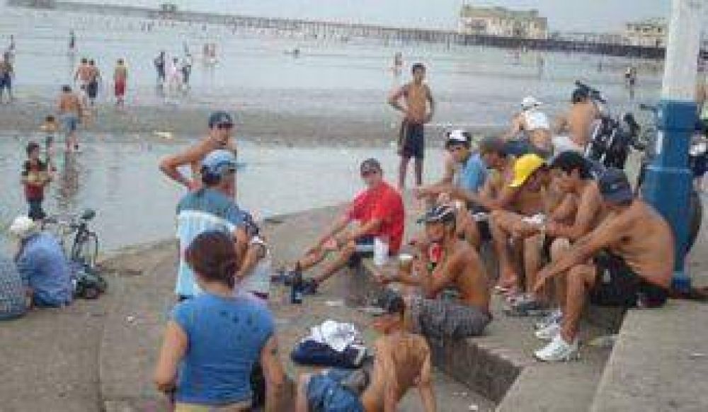 Vecinos de la Ribera reclaman por ambulantes que venden alcohol