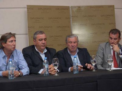 El oficialismo buscar� llegar a las PASO de abril con una lista de unidad