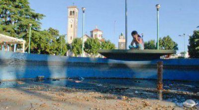 Las plazas de nuestra ciudad, en total estado de abandono