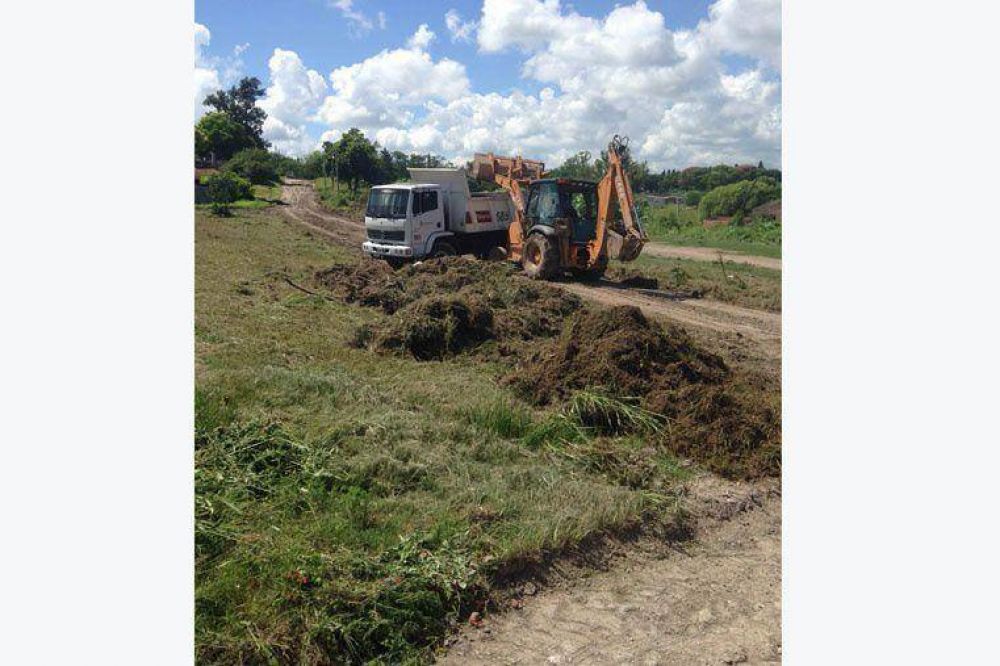 Recuperaci�n de trama vial en el barrio C�ritas