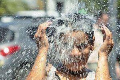 El calor no da tregua a los santiague�os: t�rmicas de 46� hasta el mi�rcoles
