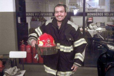 Un bombero accidentado pide por ayuda