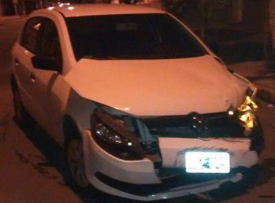 Quiso escapar de un operativo de tr�nsito y choc� contra un auto