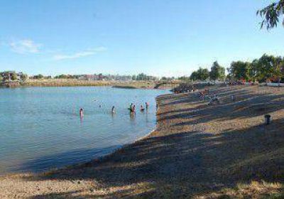 Un lago artificial en el centro 