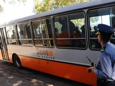 Dos ladrones armados asaltaron al chofer y a los pasajeros de un colectivo en la zona sur