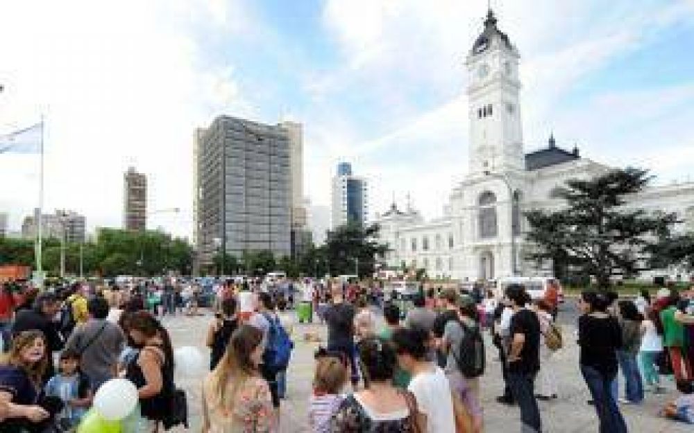 Problemas con el Procrear en La Plata: Vecinos convocan a acampe frente al Municipio