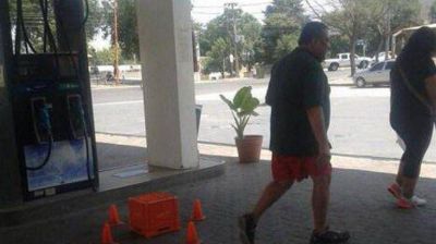 Apedrearon el hotel en el que se aloj� D'El�a durante sus vacaciones