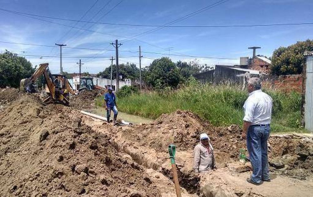  El intendente Fabin Ros coordin trabajos de pavimentacin en calles de los barrios Anah y San Gernimo