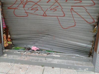 Mar del Plata es una joda: destrozaron y saquearon nuevamente un comercio en Concepci�n Arenal y Tejedor 