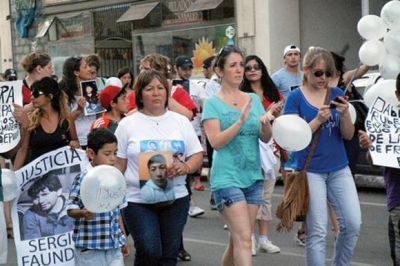 Casi un centenar de personas marcharon por pedido de Justicia por el homicidio de Domingo Exp�sito Moreno