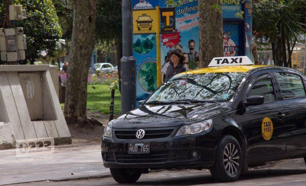 Chofer armado amenaz al dueo del taxi