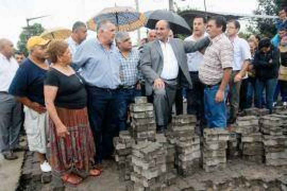 Alperovich deprimido por encuestas: tambalea la candidatura de Manzur