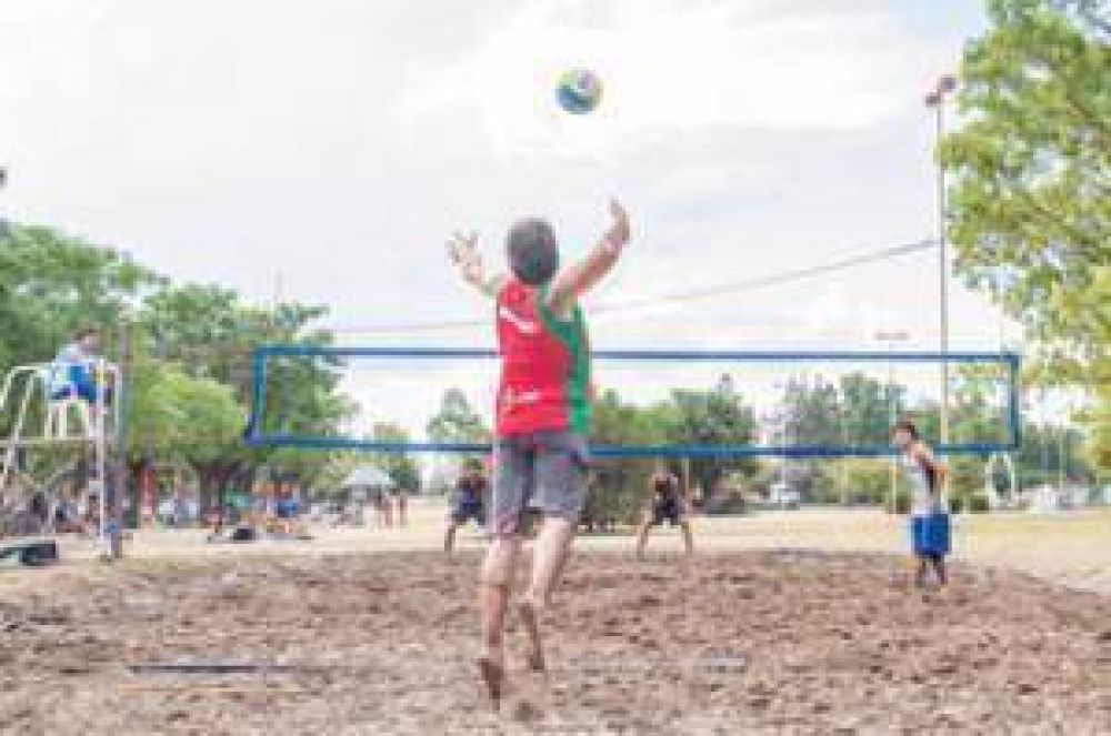 Se realiz� con �xito el torneo de beach v�ley en el Balneario