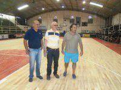 Comenzaron los arreglos en la cancha del Club Ciudad
