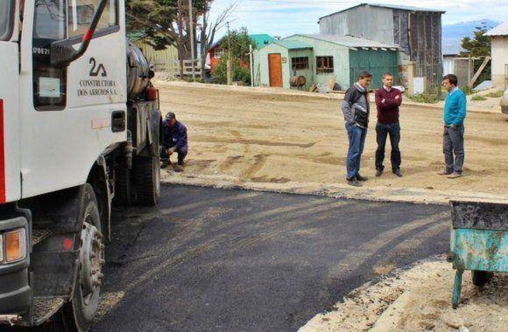 La Municipalidad paviment� 15 cuadras en 3 d�as