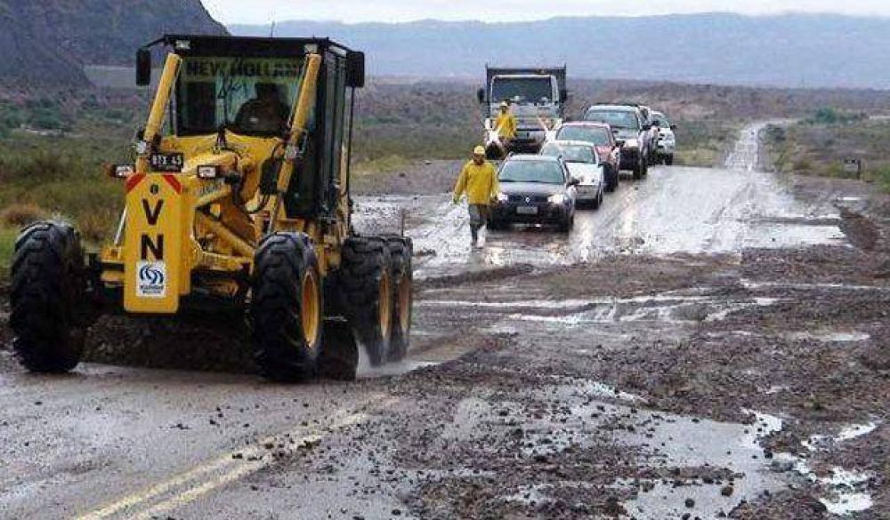 La creciente provoc� cortes en la Ruta 40, camino a J�chal