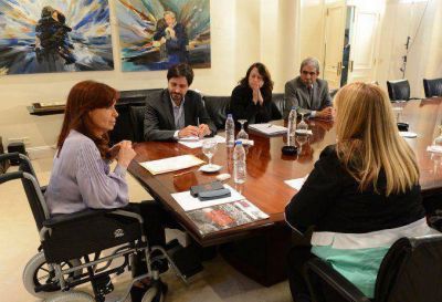 Cristina Kirchner recibi� en Olivos a integrantes de la agrupaci�n Memoria Activa
