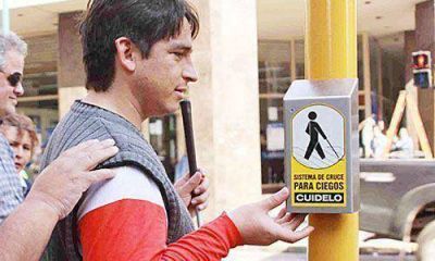 Piden colocar sem�foros para ciegos en el distrito