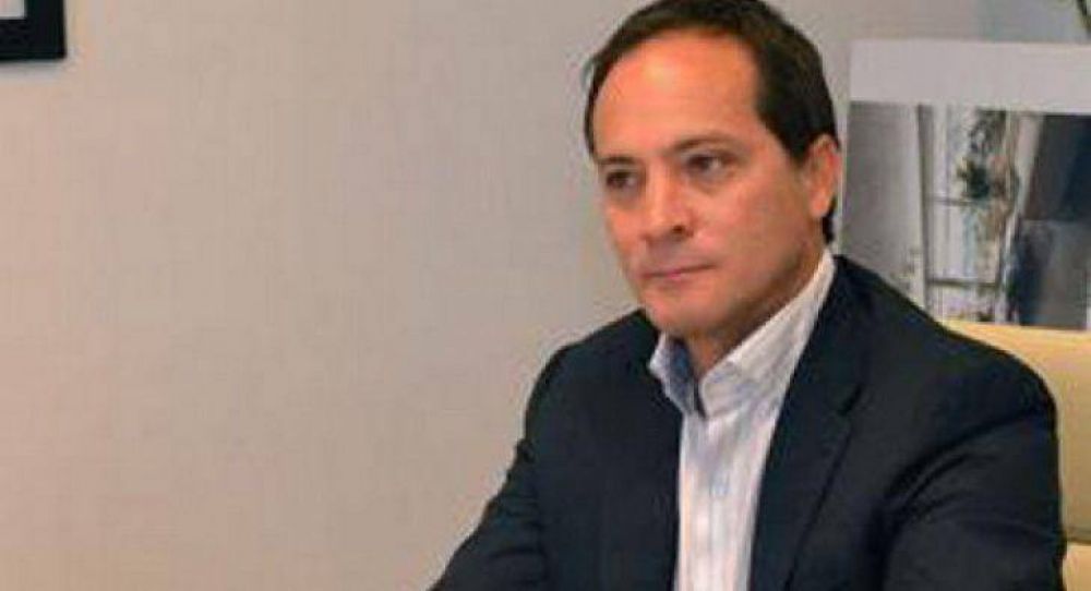 Fabi�n descolg� el traje de presidente