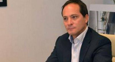 Fabi�n descolg� el traje de presidente