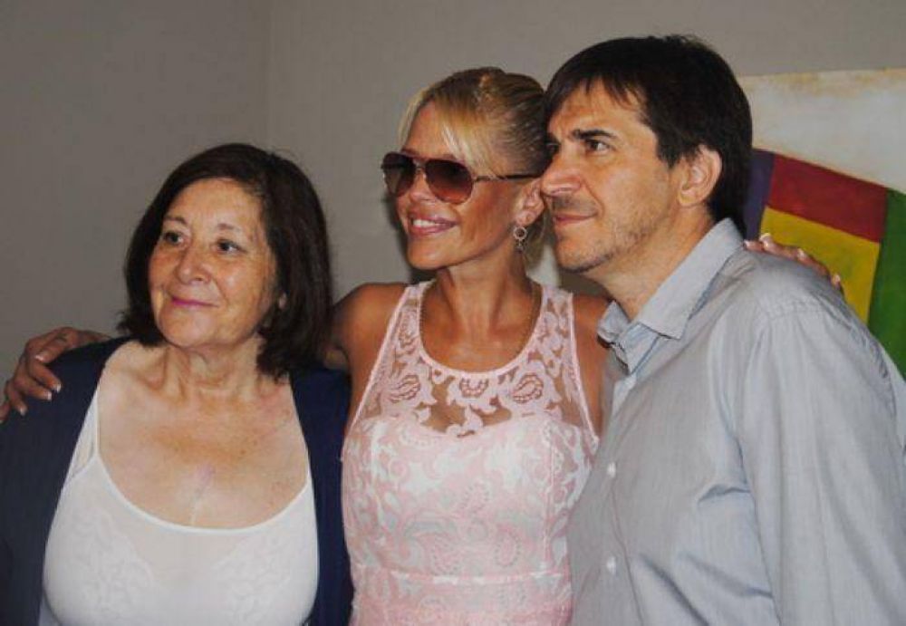 Marat�n de los Mozos: Javier �El Padrino� Faroni y Nazarena �La Madrina� V�lez en la presentaci�n oficial