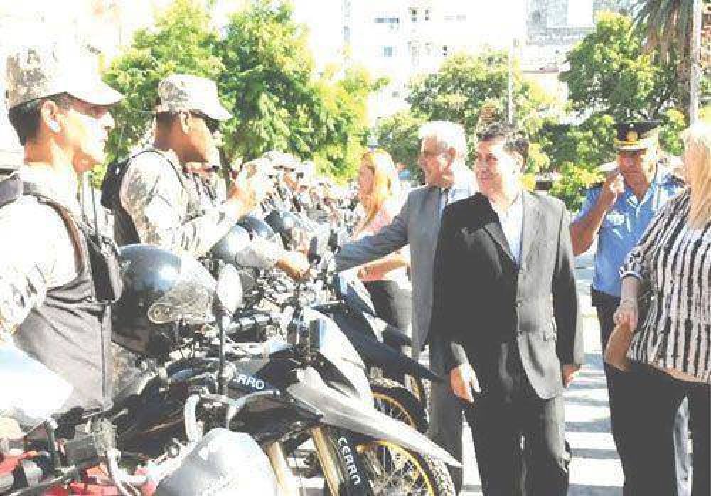 Sergio Casas entreg� 50 motos a la Polic�a de la Provincia