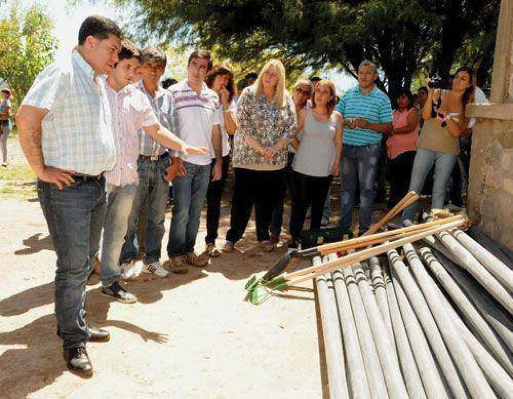Casas anunci� la ampliaci�n de la red de agua en Nonogasta