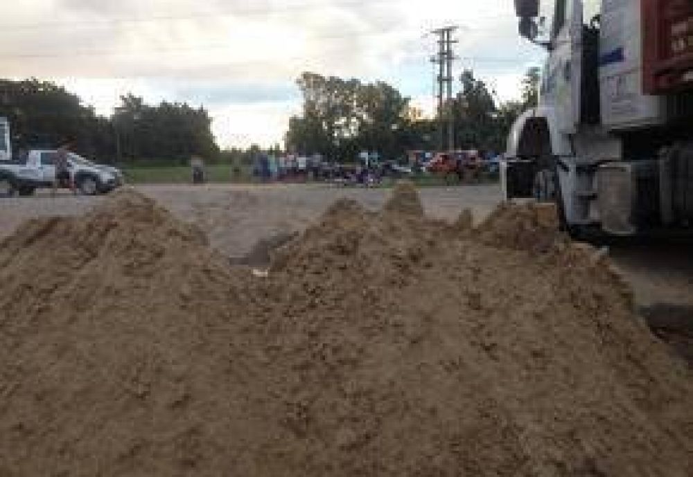 Inspecci�n a camiones areneros en R�o Tala