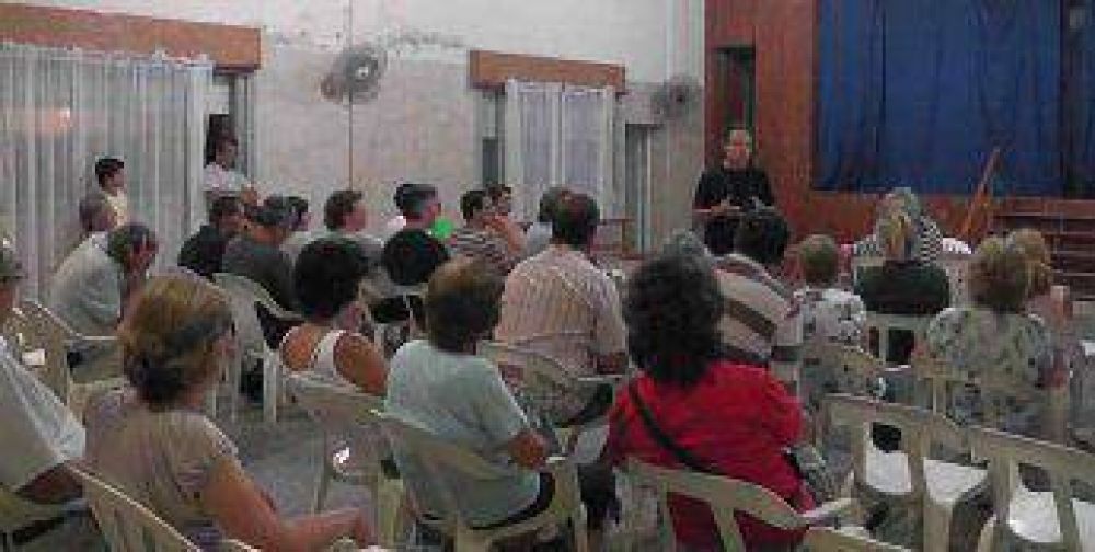 Pavimentaci�n: Reuni�n con vecinos de Mar�a Auxiliadora