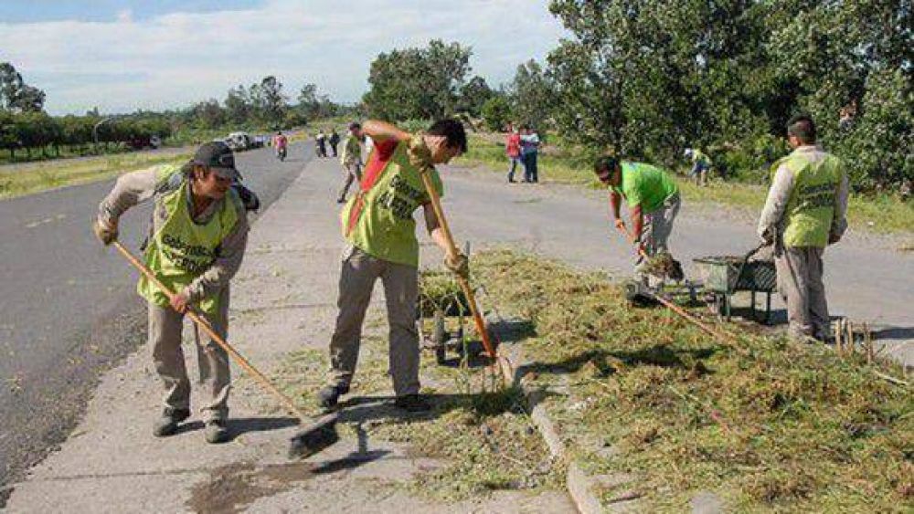 Alperovich resalt� el trabajo de limpieza en accesos a la capital tucumana
