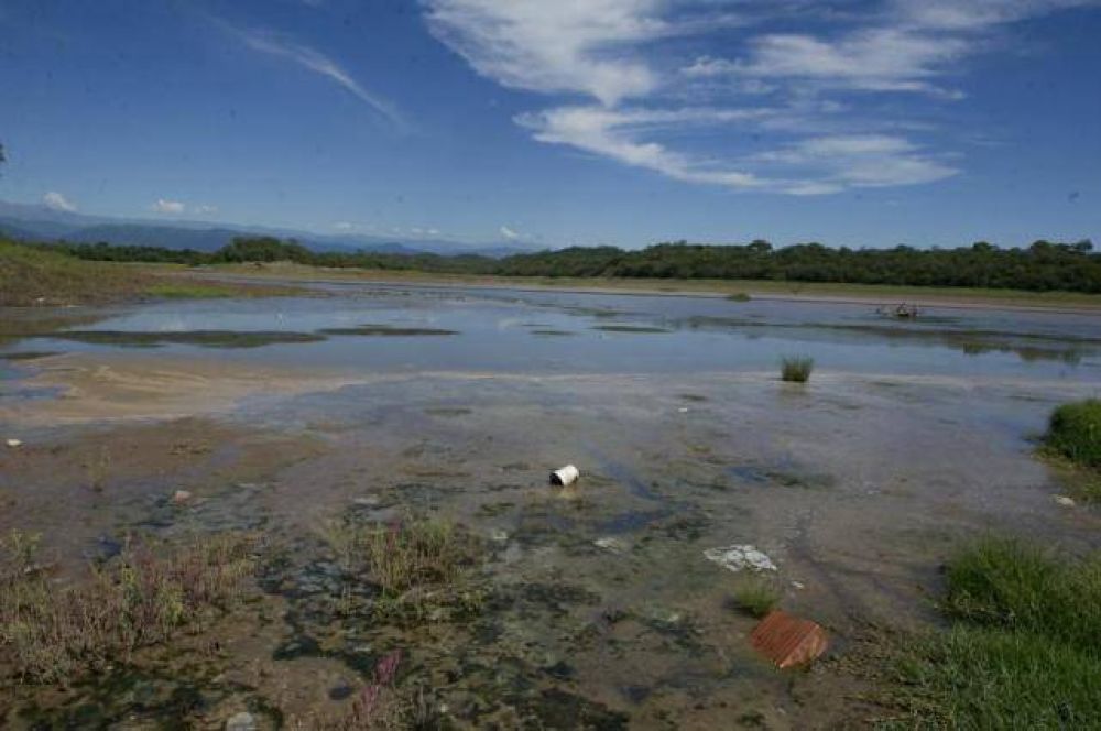 A pesar del paisaje desolador en el dique, aseguran que el agua potable est� garantizada