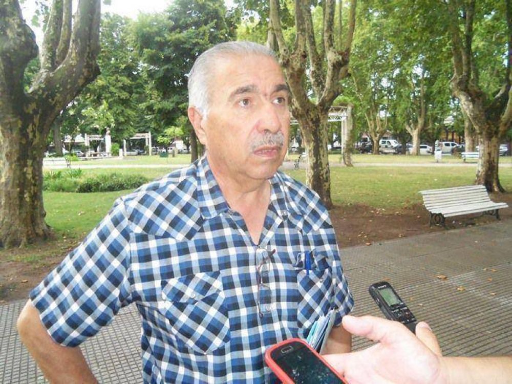 Caballeri se reuni� con Wuiovich para tratar el tema salarios