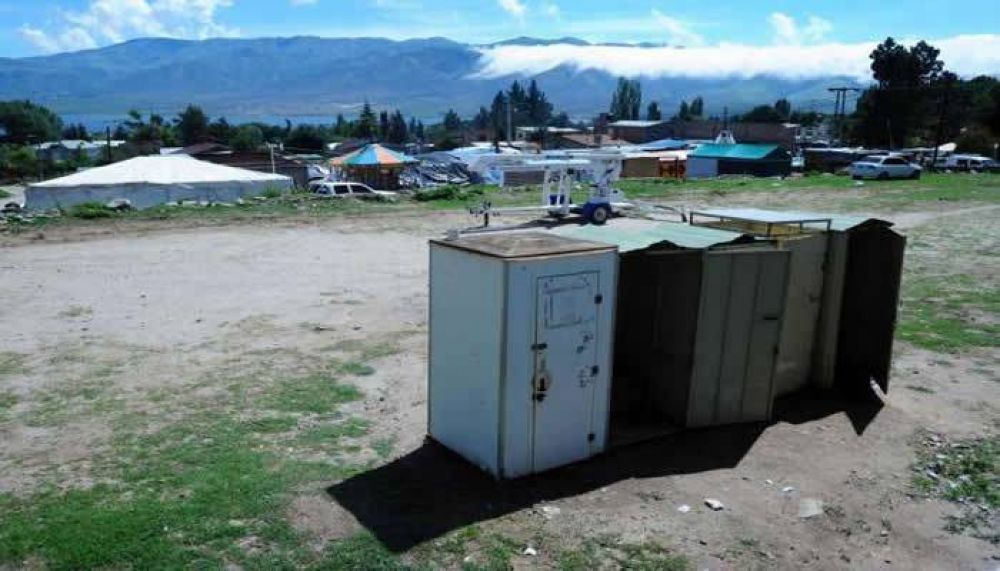 Indignaci�n por la instalaci�n de vendedores y juegos mec�nicos en Los Menhires