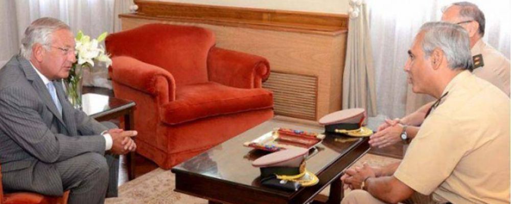 FELLNER SE REUNI� CON JEFES DE GENDARMER�A NACIONAL