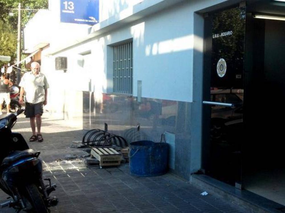 Un hombre fue baleado anoche frente a su casa de la zona oeste por un grupo de j�venes