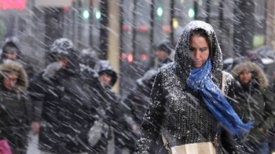Nueva York sigue paralizada por el temporal de nieve
