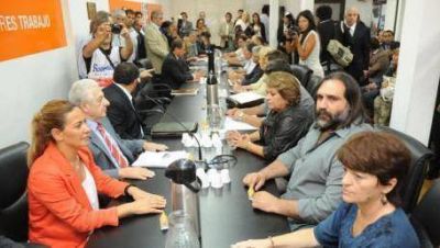 Provincia: Gobierno y docentes retoman la paritaria